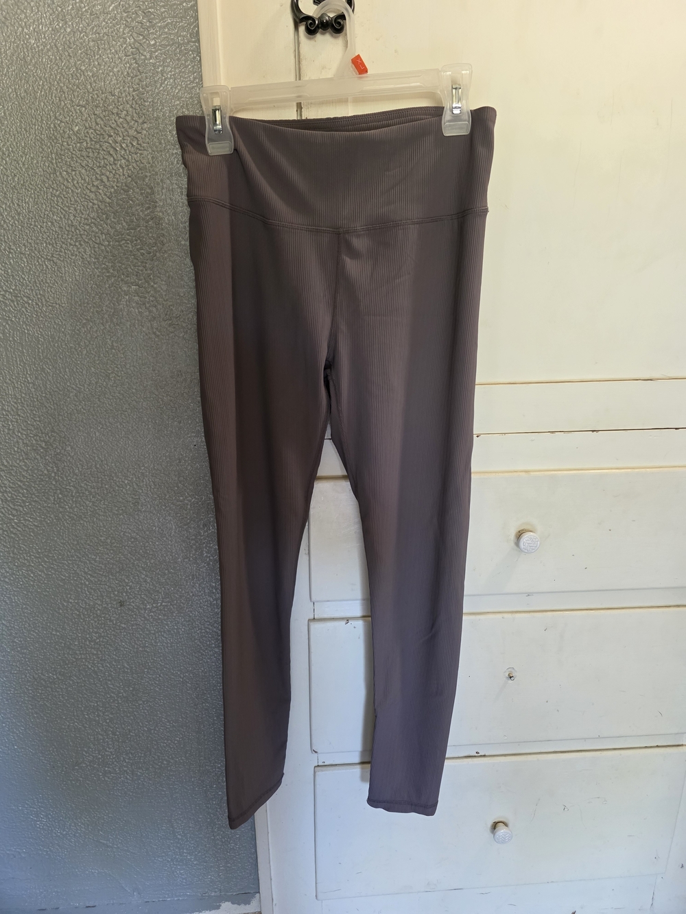 Mono B Ribbed High-Waist Leggings in Taupe Gray
